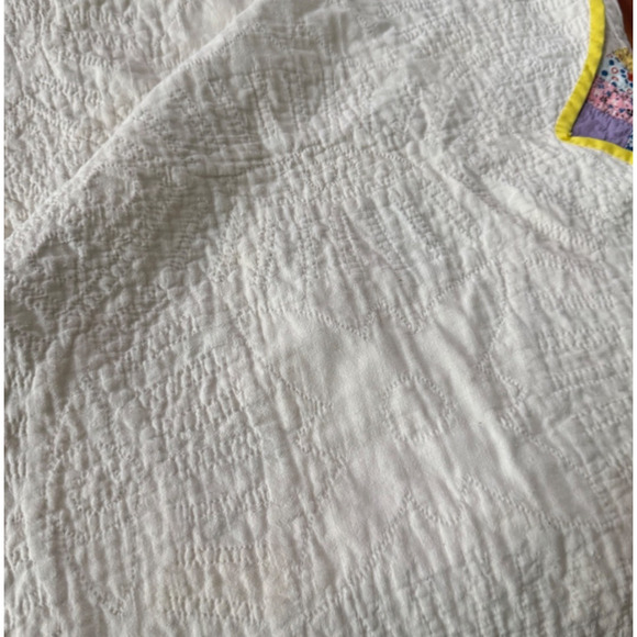 Vintage Hand Quilted Double Wedding Ring Quilt Scalloped Edge Feedsack Prints - Picture 3 of 8